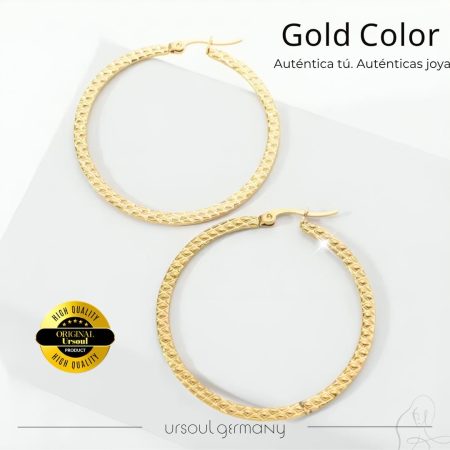 Argollas Gold Color dama con diseño texturizado, aretes dorados grandes, accesorio arte