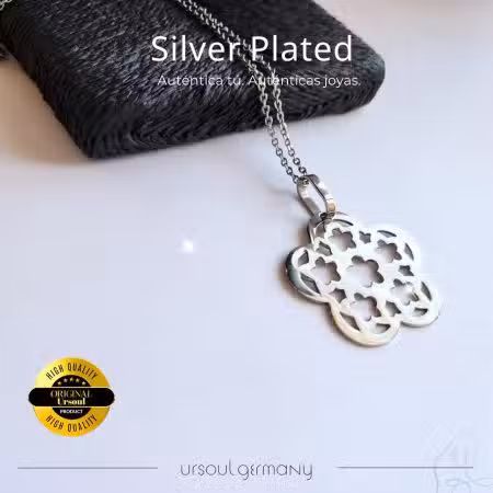 Collar flor color plata mujer Silver Plated, cadena fina con dije calado, joyería femenina
