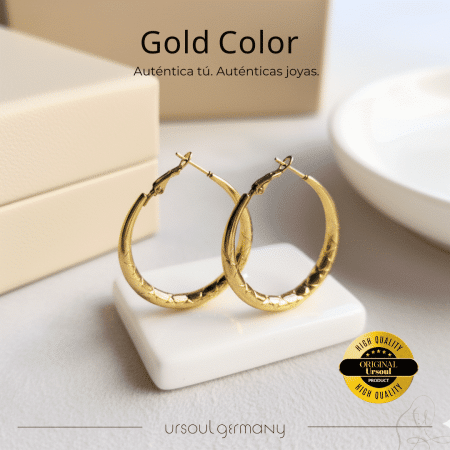 Argollas Gold Color dama con diseño texturizado, aretes dorados grandes, accesorio arte