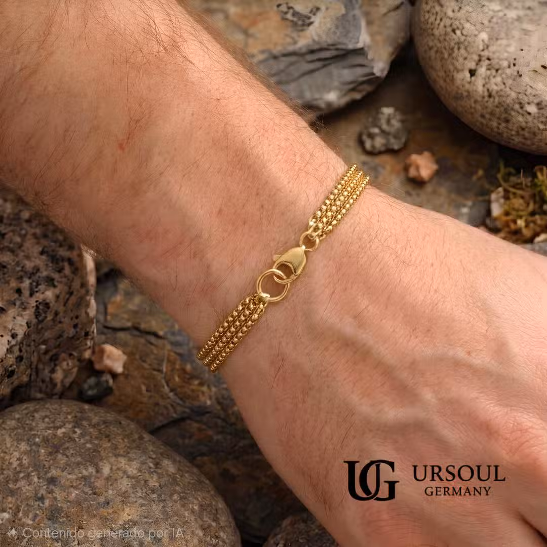 WhatsApp Image 2026-08-15 at 9.51.49 AM Esclava triple cadena box dorada para hombre, Gold Color Ursoul Germany, sobre fondo de piedras naturales