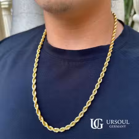 Cadena rope dorada gruesa 7mm para hombre, Colección Gold Color Ursoul Germany, sobre camiseta azul marino
