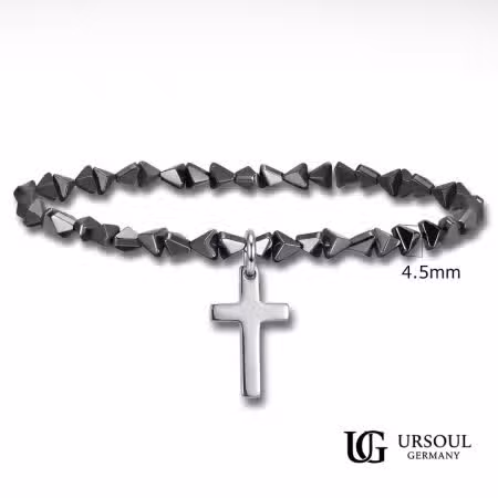 Pulsera de cuentas hematita facetada negra con cruz plateada colgante para hombre, Black Series Ursoul Germany, sobre fondo blanco