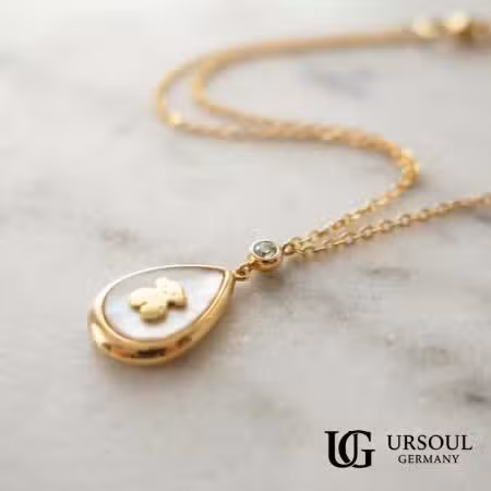 Gargantilla con dije gota de nácar y osito dorado para dama, Gold Color de Ursoul Germany. Pieza femenina, delicada y con significado. Envío gratis en Guatemala.